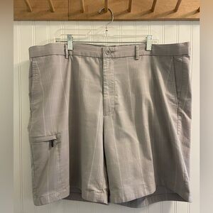Greg Norman for Tasso Ella Grey White Plaid Golf Shorts 5 Pocket 42